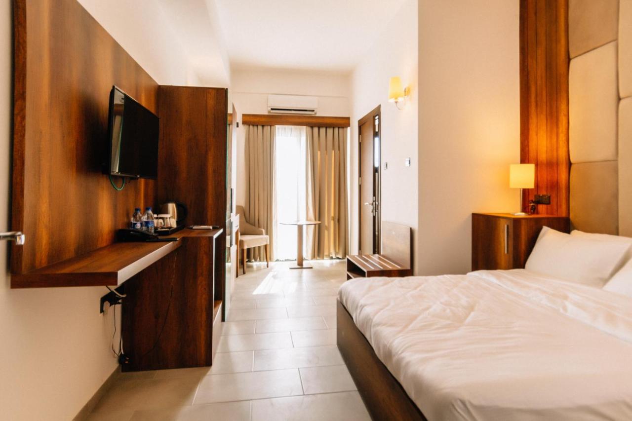 Cezar'S Airport Hotel Nicosia Esterno foto
