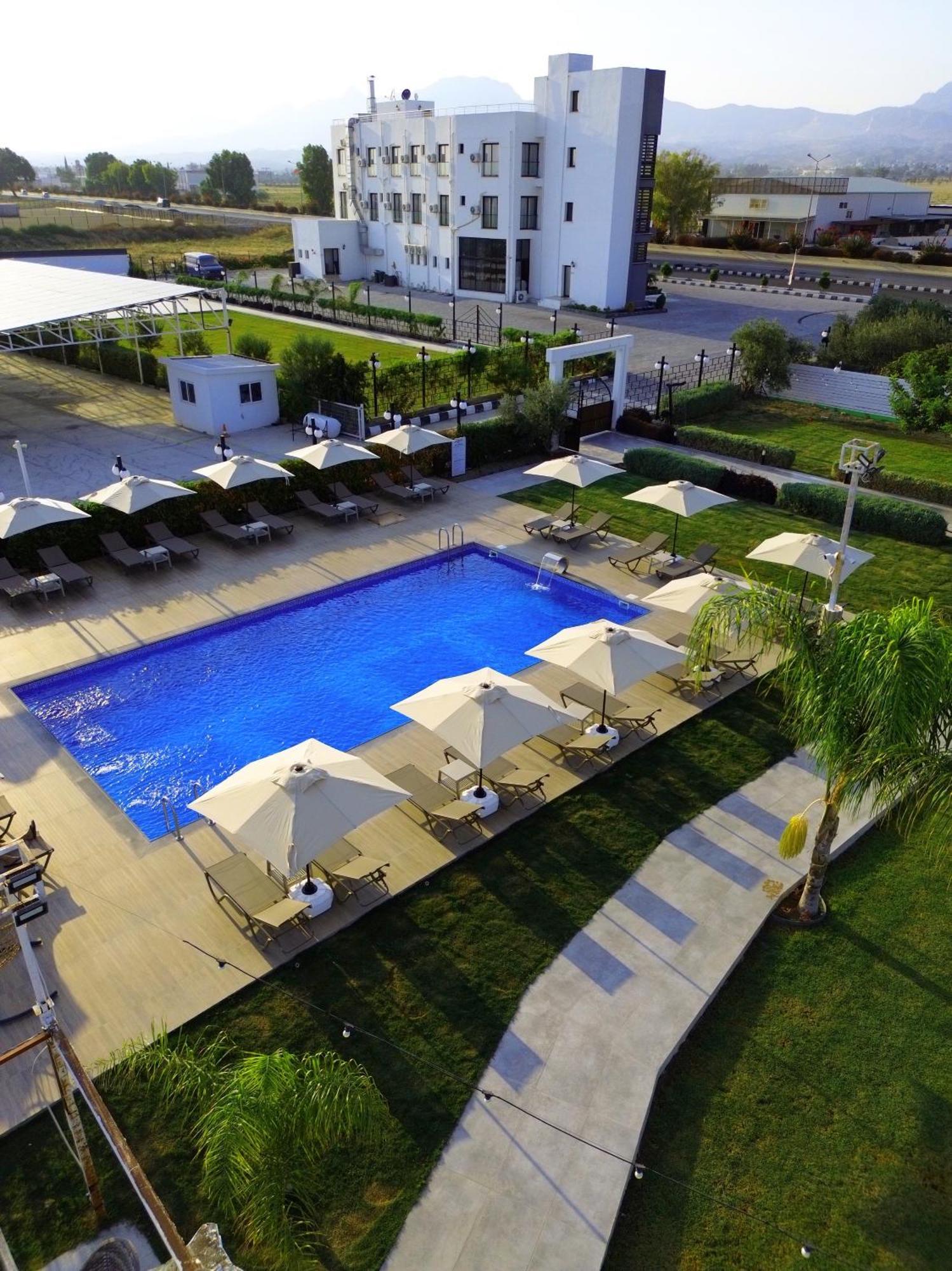 Cezar'S Airport Hotel Nicosia Esterno foto